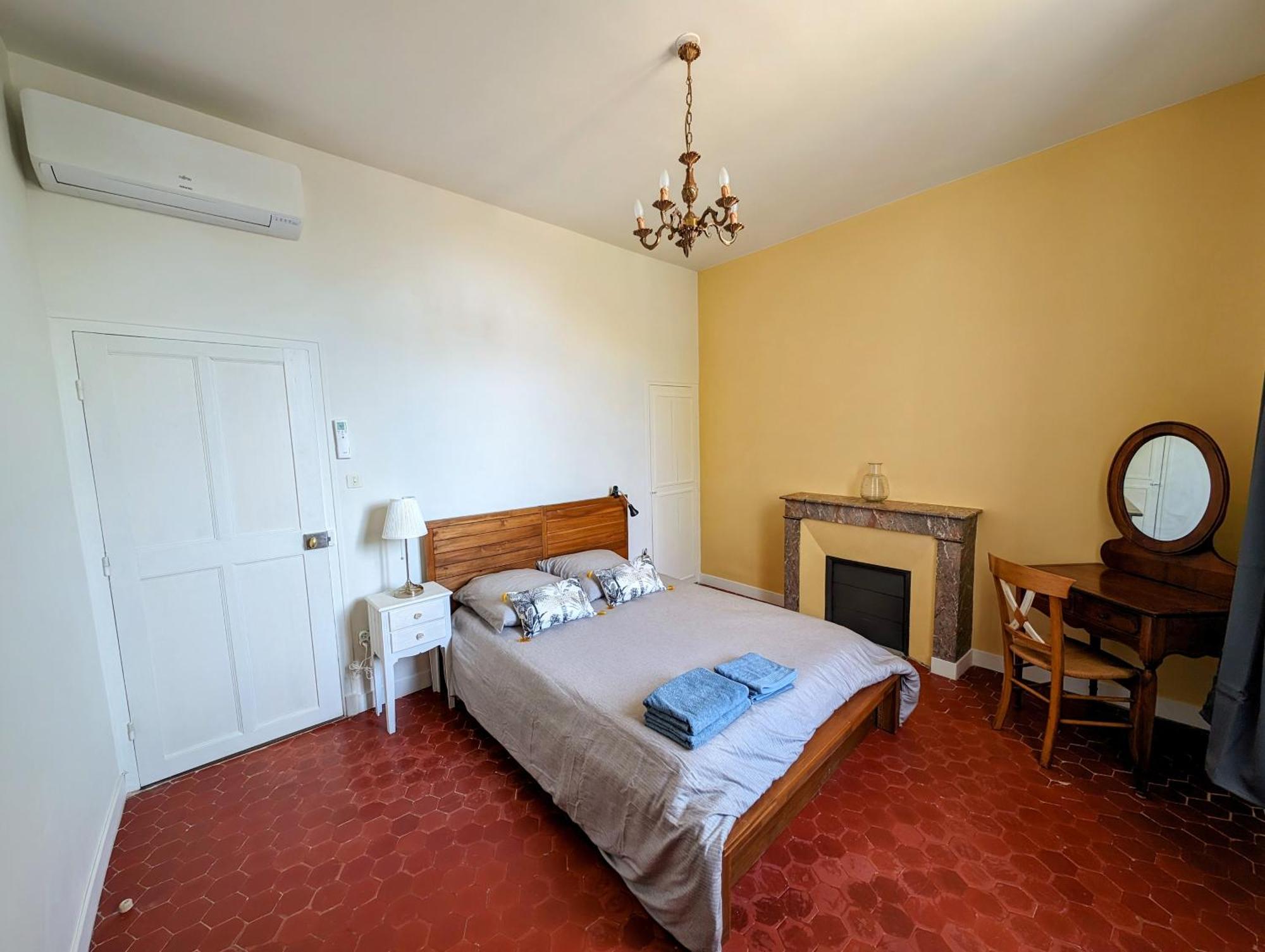 Maison De Style Tout Confort, Position Ideale, Avec Clim Et Petit Exterieur Orange  Exteriér fotografie